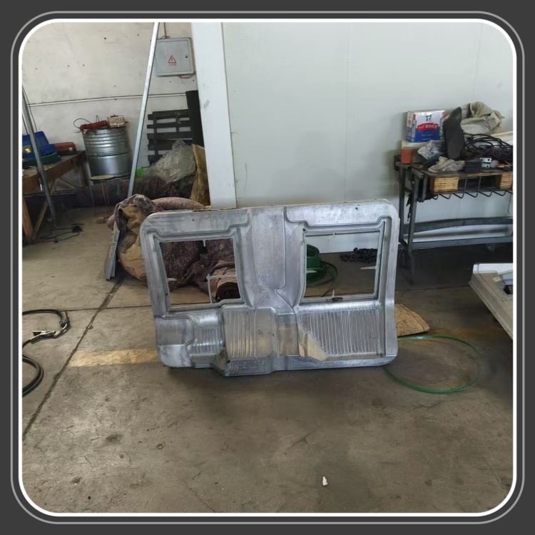 各種型號汽車腳墊模具